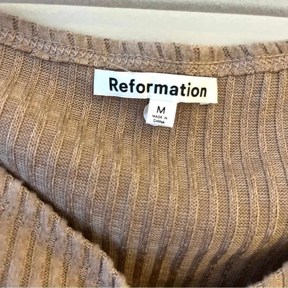 Reformation Shayne Long Sleeve‎ Cropped Ribbed Top in Buff Beige NWT Size Medium